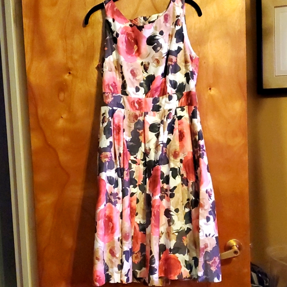 Womens Sleeveless Dress